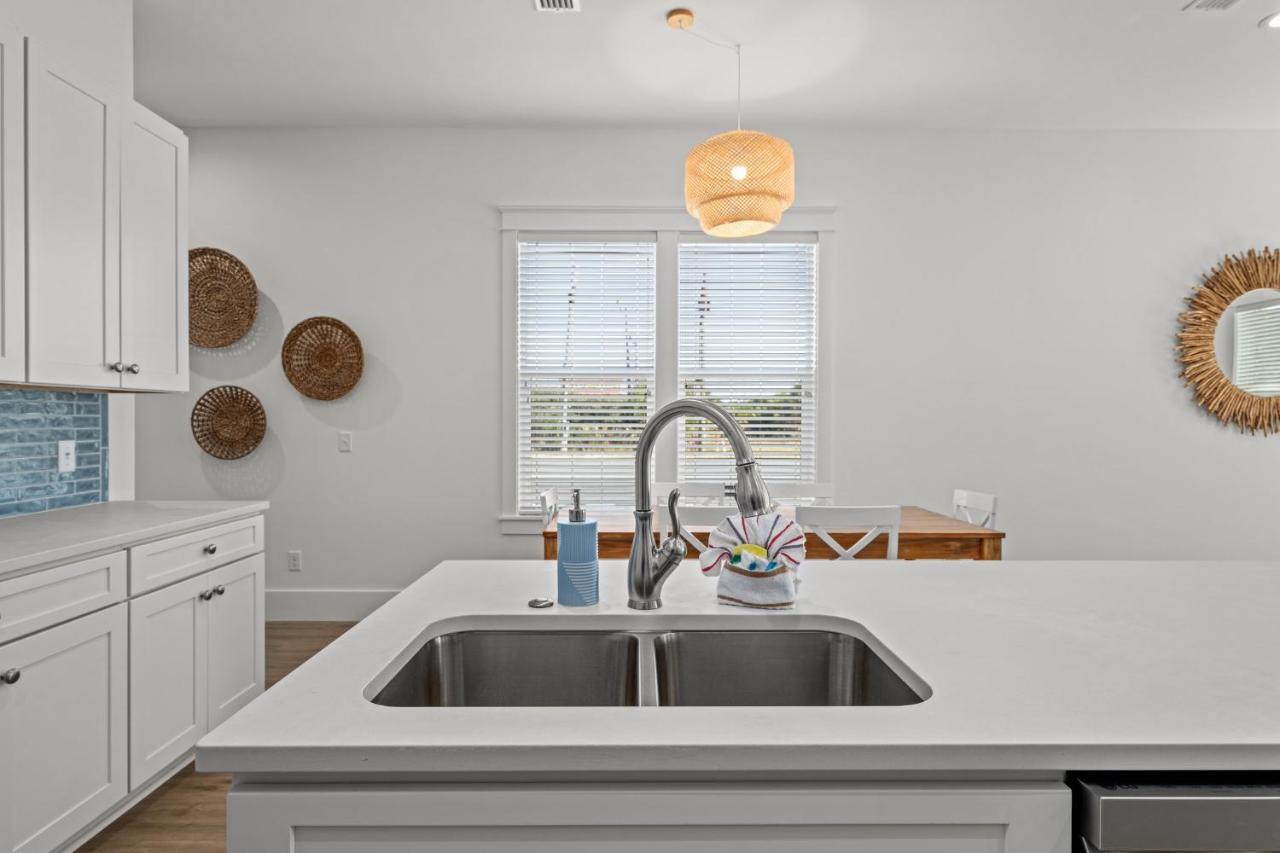 Spectacular 3br 4ba W/ Private Pool, 2 Min Walk To - Sleeps 15! *